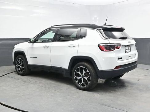 Used 2025 Jeep Compass Limited AWD/4WD image 4