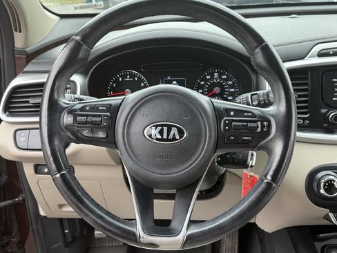 Used 2016 Kia Sorento LX w/ LX Convenience Package image 8