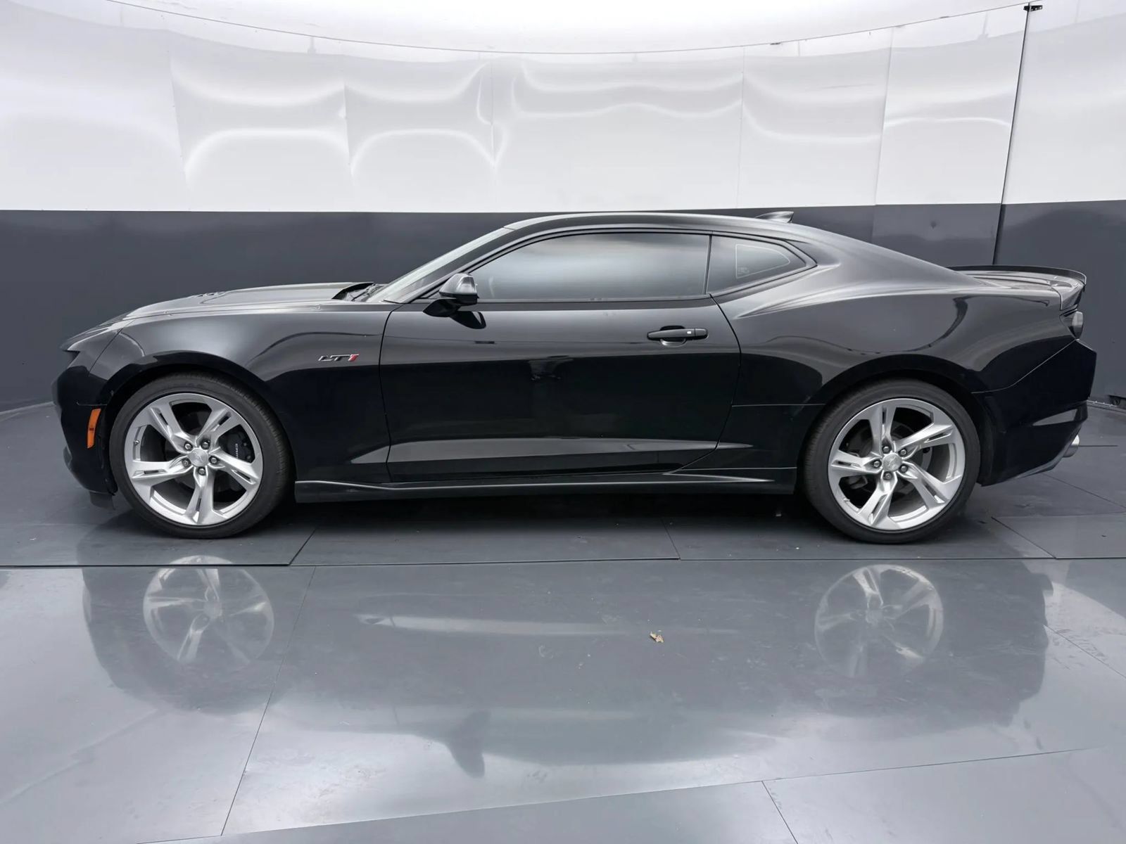 Used 2023 Chevrolet Camaro LT w/ LPO, Ground Effects Package RWD image 4
