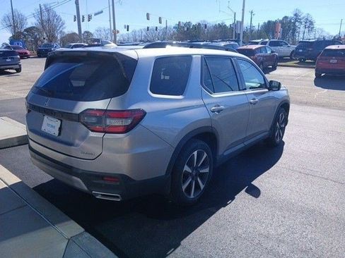Certified 2023 Honda Pilot Touring image 9