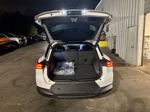 New 2026 Chevrolet Equinox EV LT image 33