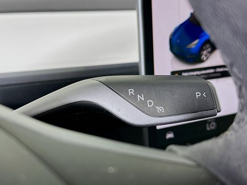 Used 2022 Tesla Model Y Long Range image 24