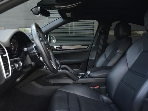 Certified 2021 Porsche Cayenne Coupe AWD/4WD image 15