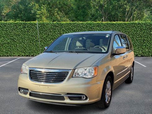 Used 2012 Chrysler Town & Country Touring-L w/ Entertainment Group #2 image 6