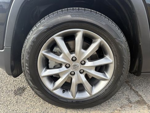 Used 2018 Jeep Cherokee Limited image 22