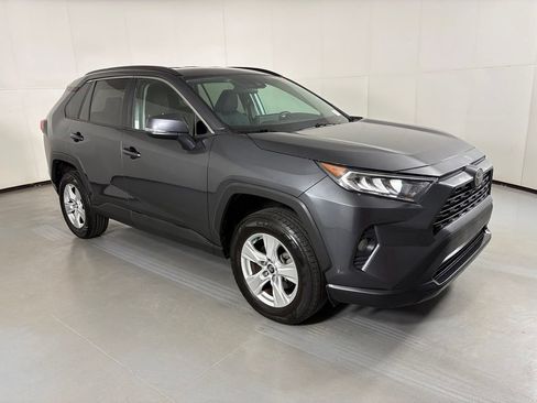 Used 2020 Toyota RAV4 XLE AWD/4WD image 2