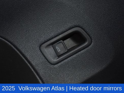 Used 2025 Volkswagen Atlas SE image 21