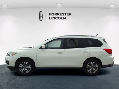 Used 2018 Nissan Pathfinder SV w/ SV All Weather Package AWD/4WD image 6