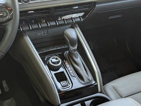 Used 2025 Chevrolet Colorado ZR2 w/ Technology Package image 14