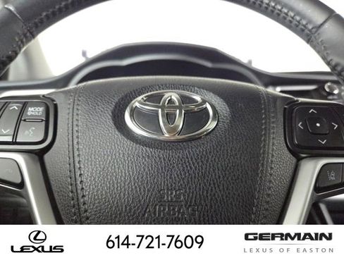 Used 2019 Toyota Highlander SE image 25