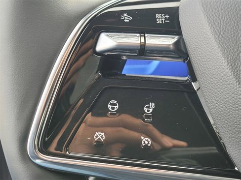 New 2026 Cadillac Optiq Luxury 1 image 19