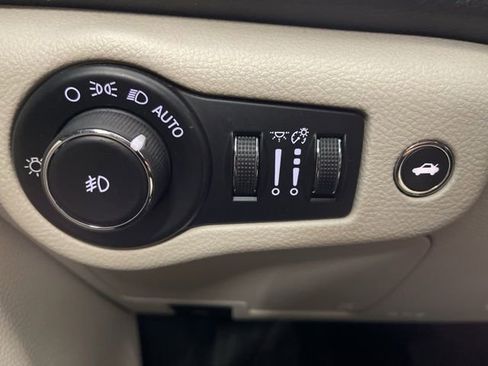 Used 2015 Chrysler 200 C w/ Navigation & Sound Group I image 39