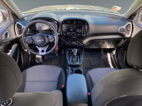 Used 2025 Kia Soul LX FWD image 10