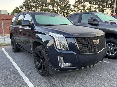 Used 2018 Cadillac Escalade Premium Luxury AWD/4WD image 3