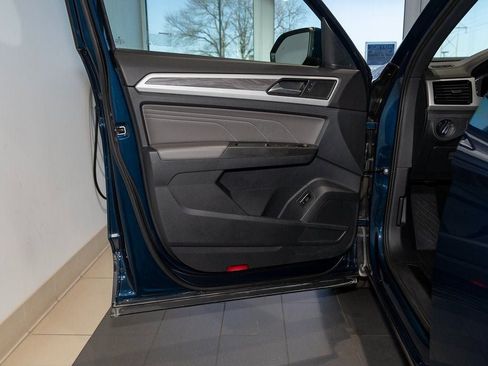 Used 2023 Volkswagen Atlas Cross Sport SE image 11