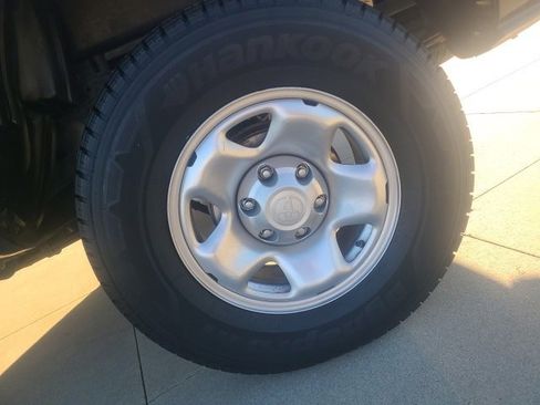 Used 2020 Toyota Tacoma SR image 11