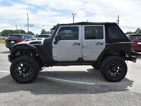 Used 2016 Jeep Wrangler Unlimited Rubicon AWD/4WD image 9