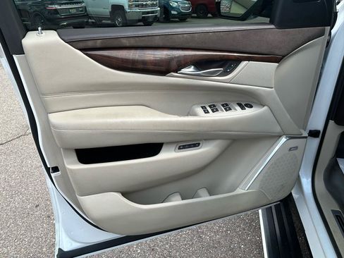 Used 2016 Cadillac Escalade ESV Premium AWD/4WD image 15