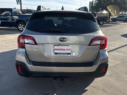 Used 2019 Subaru Outback 2.5i Premium image 6