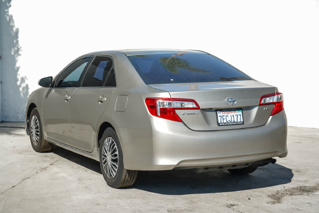 Used 2014 Toyota Camry LE FWD image 8