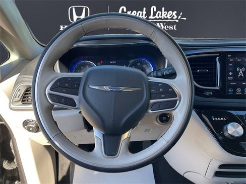 Used 2019 Chrysler Pacifica Limited image 12