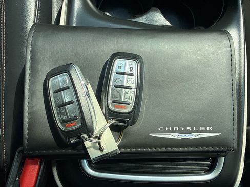Used 2018 Chrysler Pacifica Touring-L Plus FWD image 28
