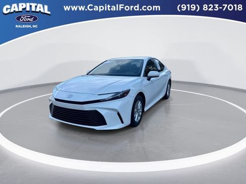 Used 2025 Toyota Camry LE FWD image 4