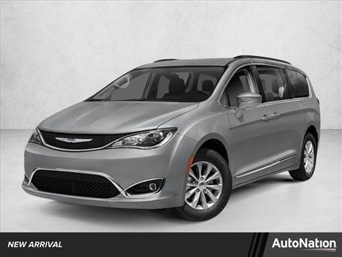 Used 2020 Chrysler Pacifica Touring-L image 1