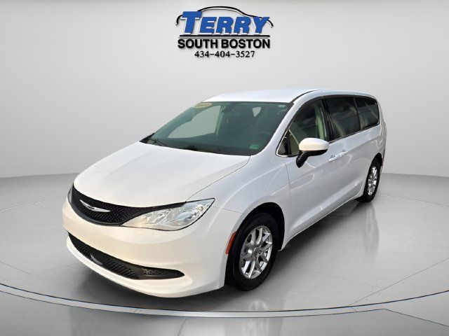 Used 2022 Chrysler Voyager LX FWD image 4