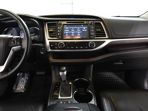 Used 2014 Toyota Highlander Limited AWD/4WD image 2
