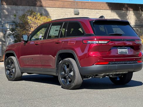 New 2025 Jeep Grand Cherokee Limited w/ Black Appearance Package AWD/4WD image 5