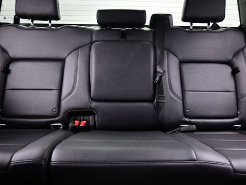 Used 2025 GMC Sierra 1500 SLT AWD/4WD image 17