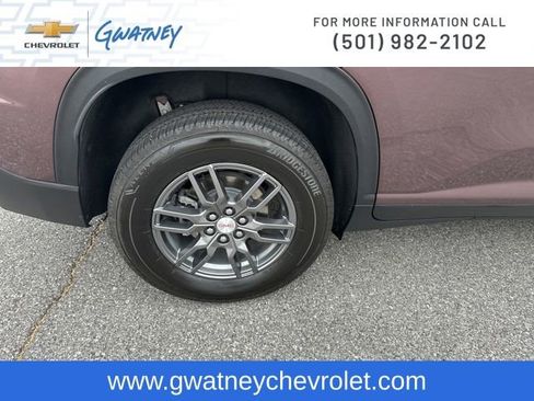 Used 2025 GMC Acadia Elevation image 11