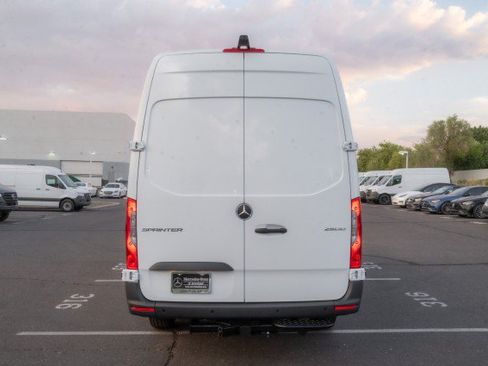 Used 2025 Mercedes-Benz Sprinter 2500 image 6