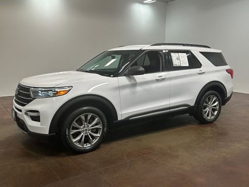 Used 2022 Ford Explorer XLT image 34