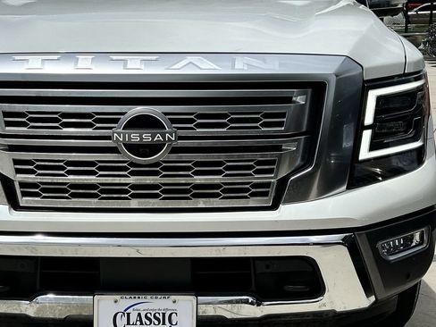 Used 2023 Nissan Titan Platinum Reserve w/ Moonroof Package RWD image 9