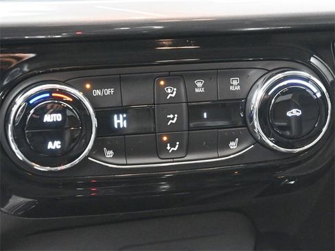 Used 2025 Chevrolet Trax ACTIV w/ Sunroof Package image 19