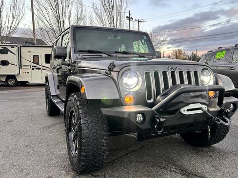 Used 2016 Jeep Wrangler Unlimited Sahara w/ Connectivity Group image 18