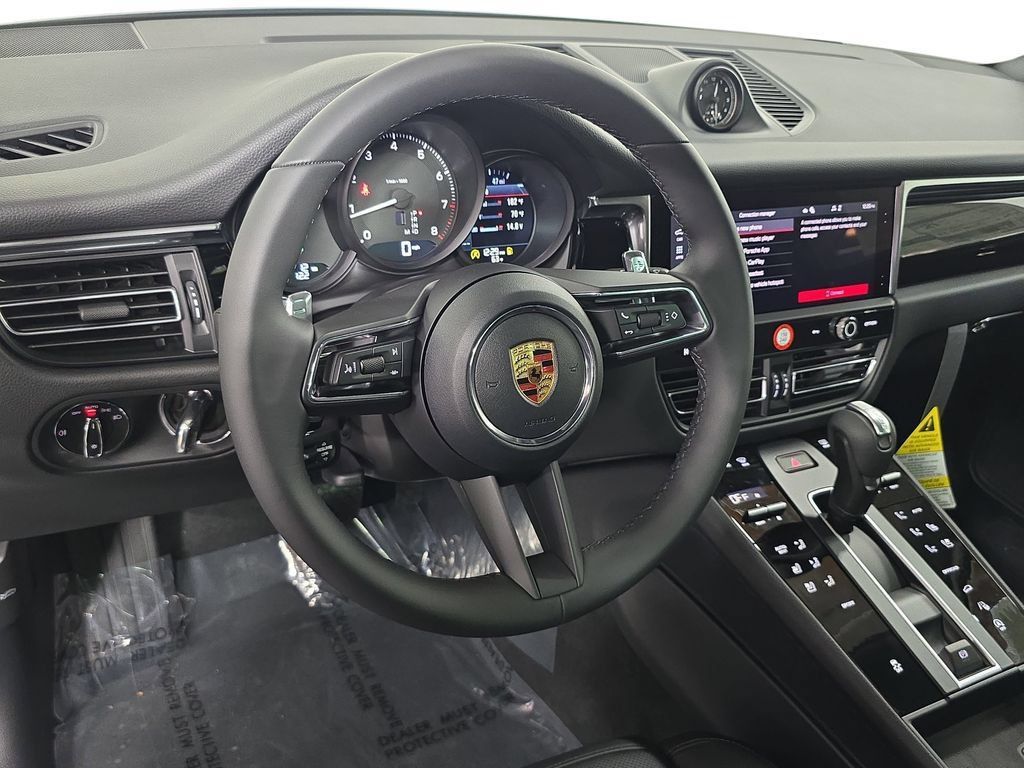Certified 2026 Porsche Macan AWD/4WD image 4