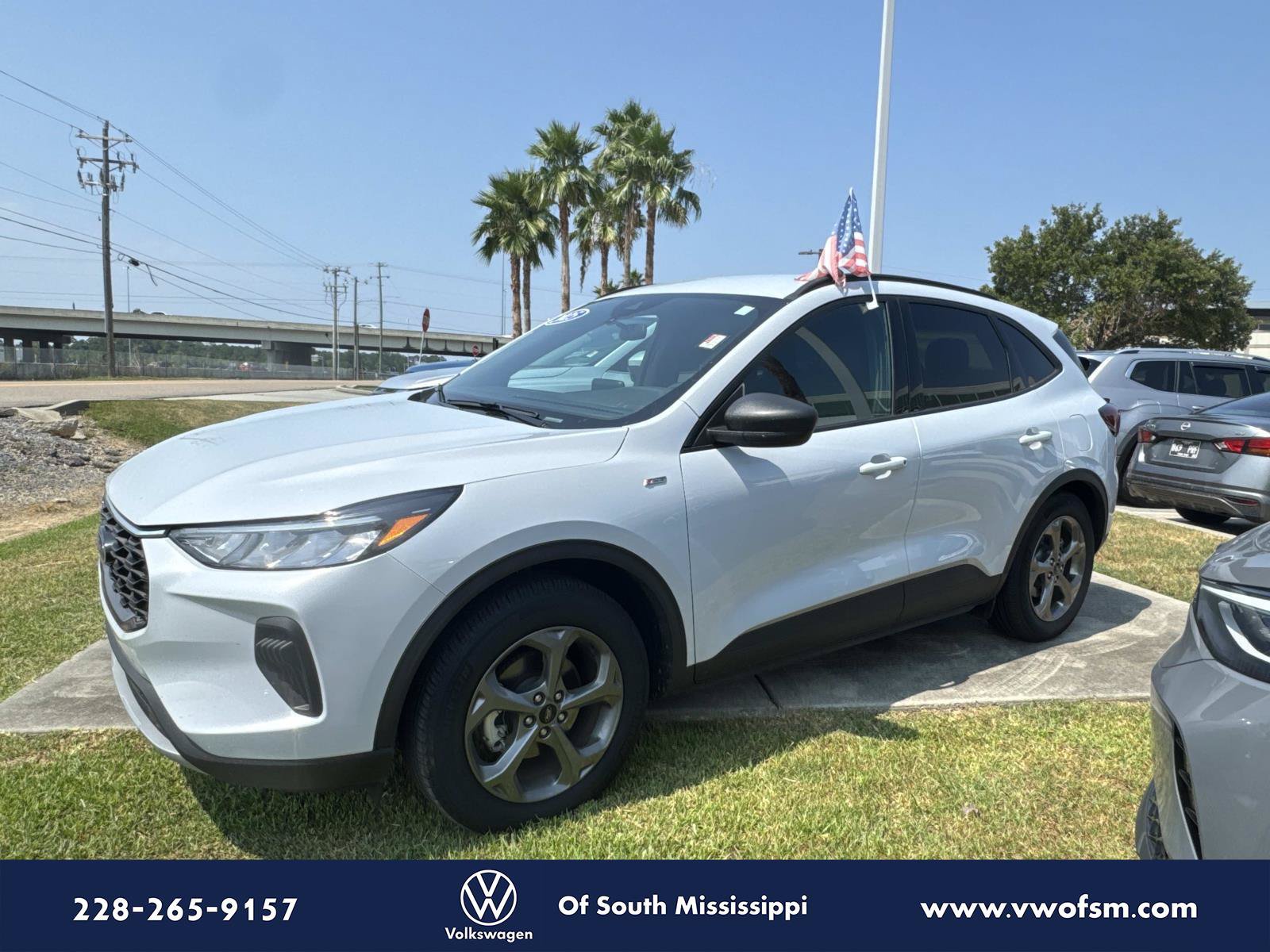 Used 2025 Ford Escape ST-Line FWD image 1