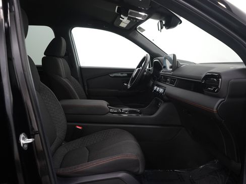 Used 2025 Honda Pilot Sport image 12