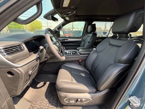 New 2026 Jeep Grand Wagoneer Limited w/ Premium Group II AWD/4WD image 16