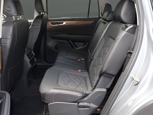 Certified 2024 Volkswagen Atlas SE FWD image 14