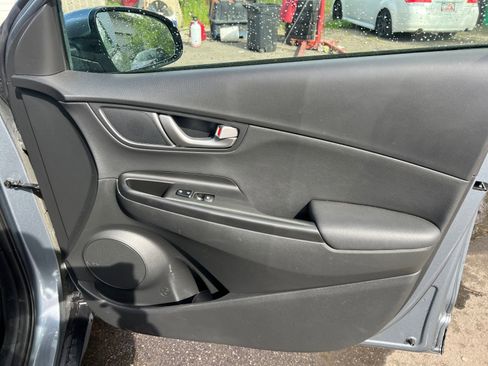 Used 2021 Hyundai Kona Limited AWD/4WD image 17