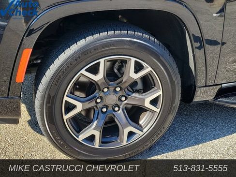 Used 2024 Jeep Wagoneer Series III AWD/4WD image 9