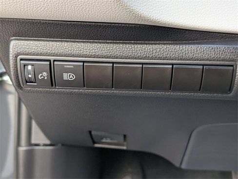 Used 2025 Toyota Corolla SE image 28