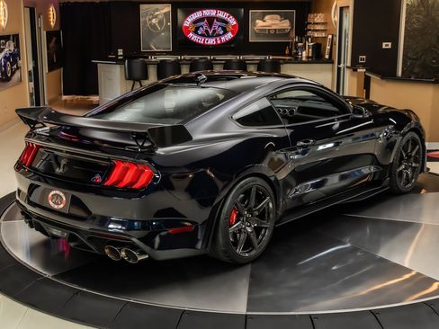 Used 2021 Ford Mustang Shelby GT500 w/ Carbon Fiber Track Pack RWD image 12