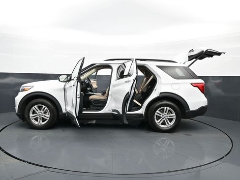 Used 2023 Ford Explorer XLT w/ Equipment Group 202A AWD/4WD image 41
