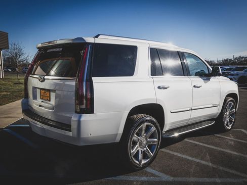 Used 2018 Cadillac Escalade Luxury image 38