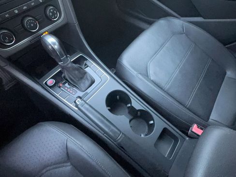 Used 2015 Volkswagen Passat 1.8T Limited Edition image 18